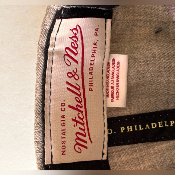 Los Angeles Lakers Mitchell & Ness Classics Logo Snapback Hat - Heathered Gray - Picture 6 of 9